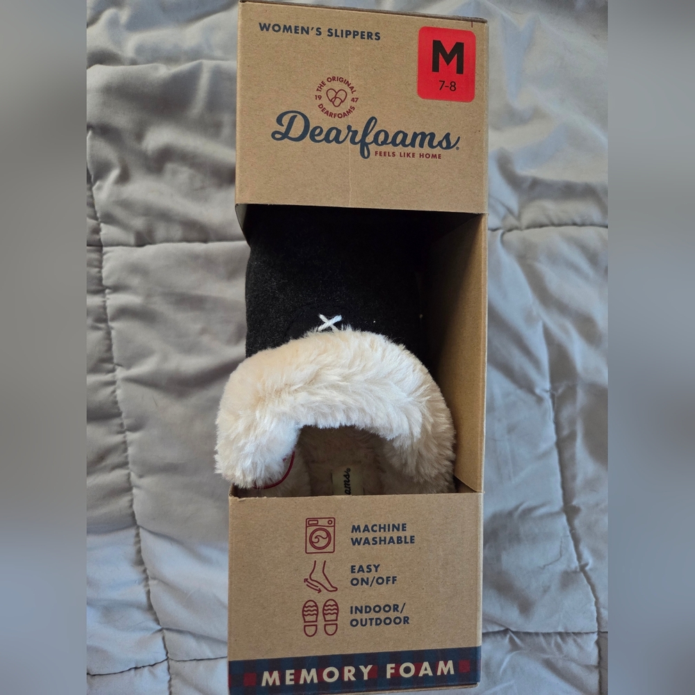 Brand new! Dearfoams Black Slippers with Cream Lining
